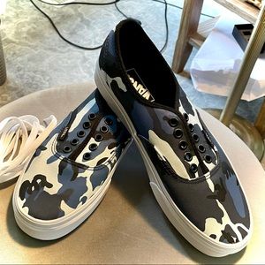 Blue Pop Camo Vans in Black/Dress blue